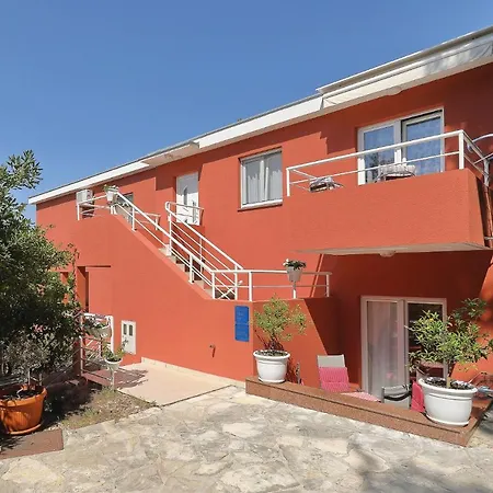 Apartment Candela *